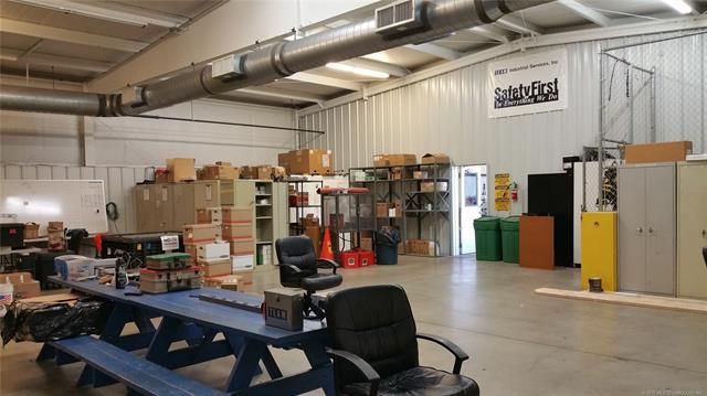 12204 E Admiral Pl, Tulsa, OK 74116